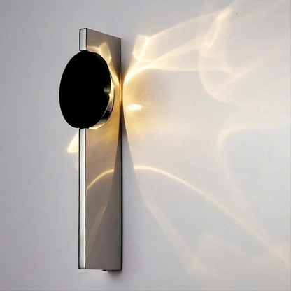 The Knavaro 360° Rotating Wall Sconce